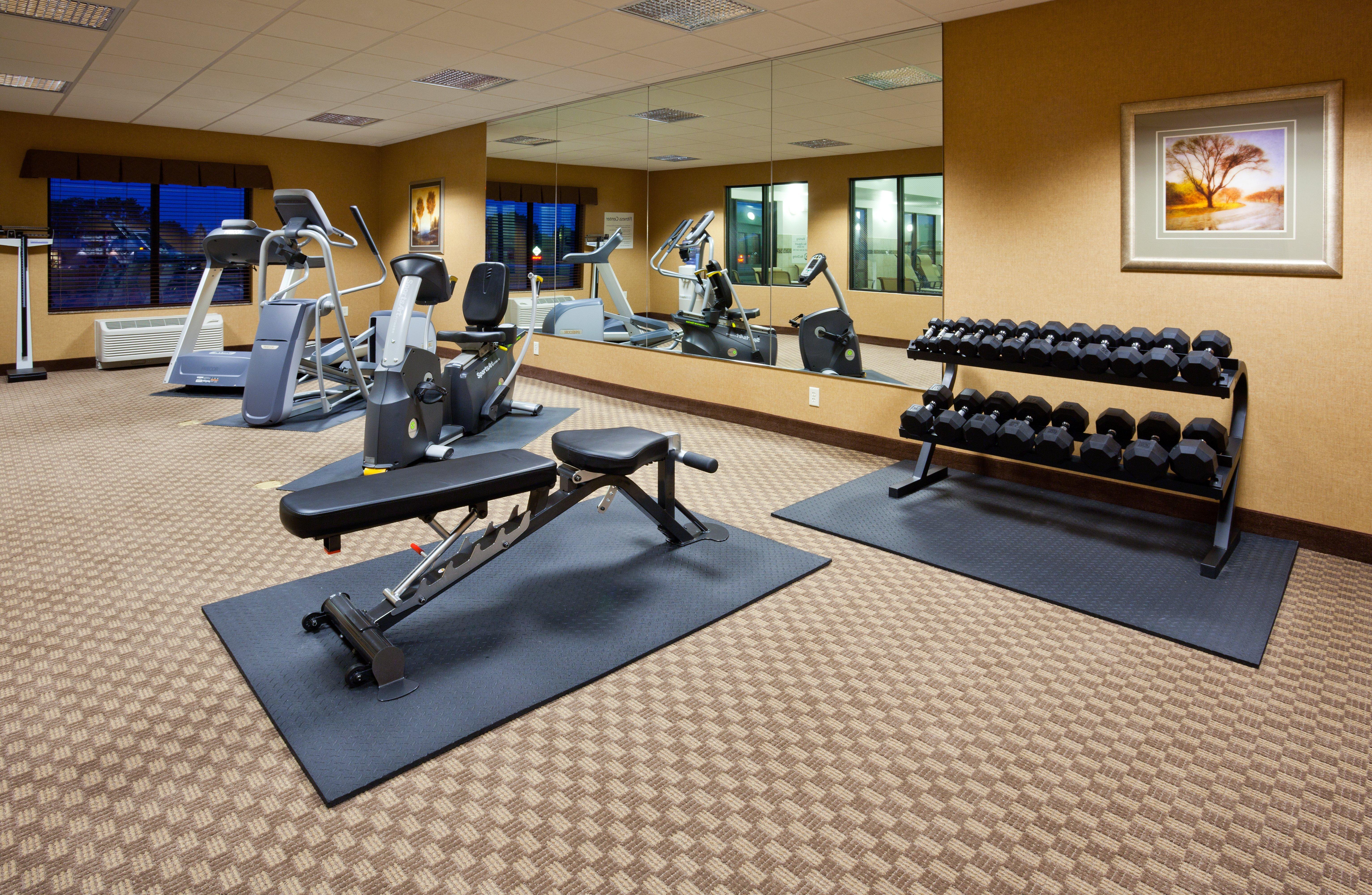 Holiday Inn Express & Suites - Mason City By Ihg Exterior photo