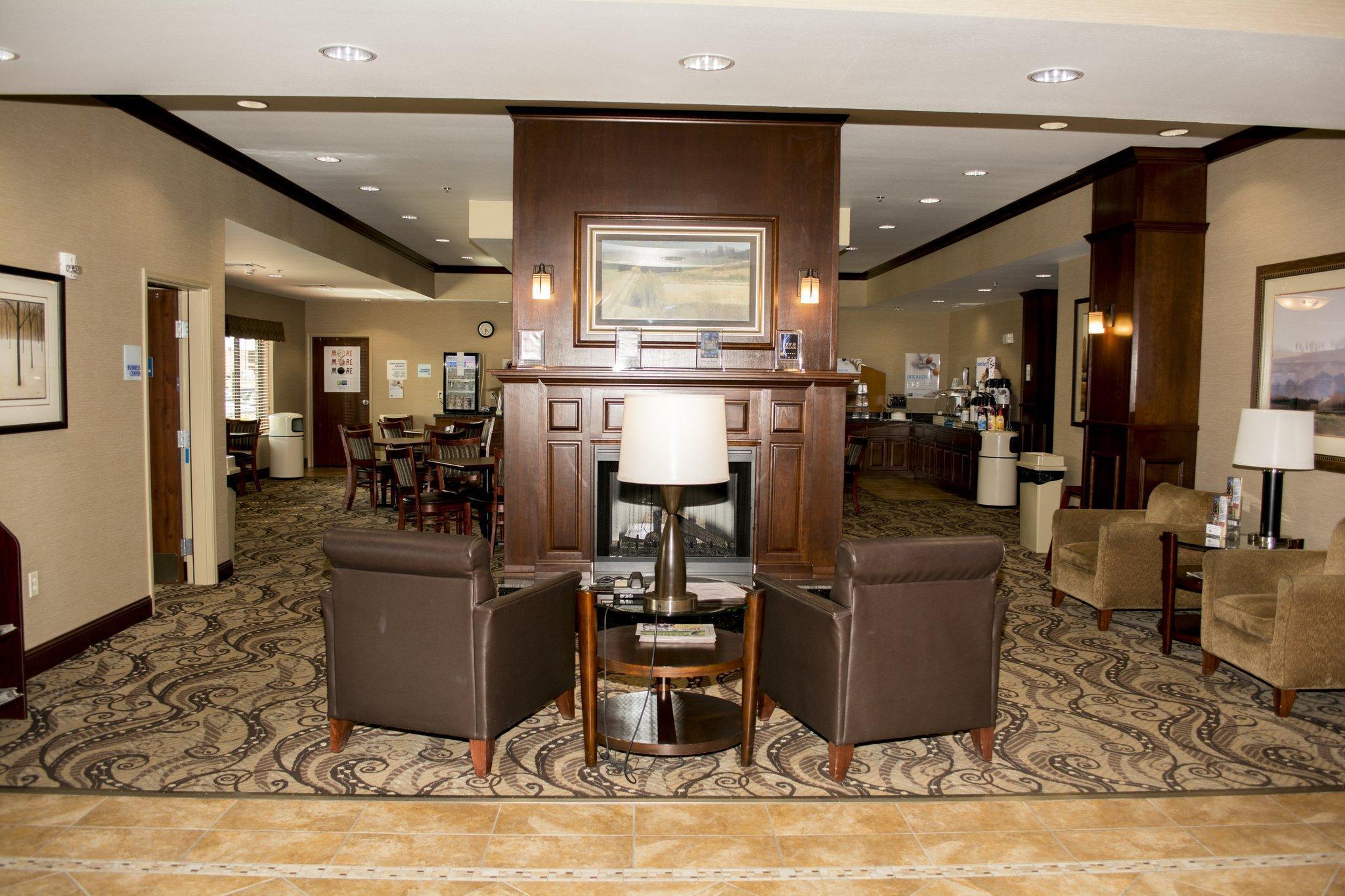 Holiday Inn Express & Suites - Mason City By Ihg Exterior photo