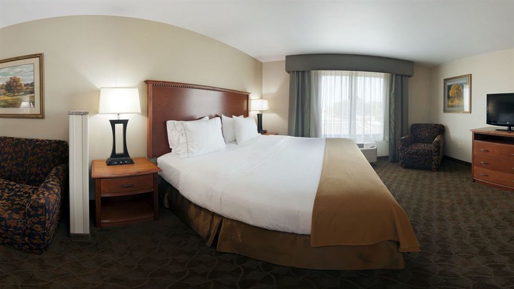 Holiday Inn Express & Suites - Mason City By Ihg Exterior photo