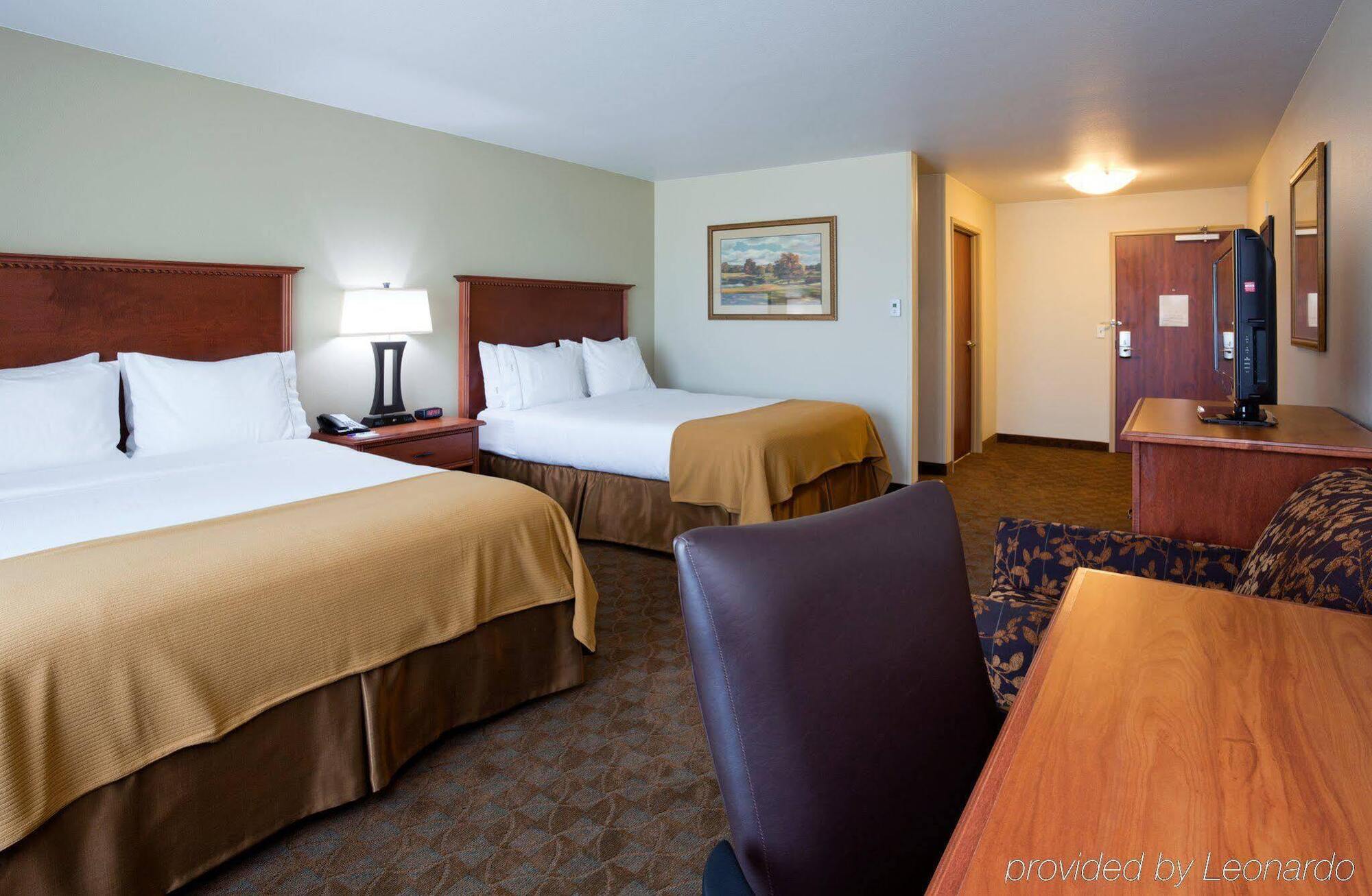 Holiday Inn Express & Suites - Mason City By Ihg Exterior photo